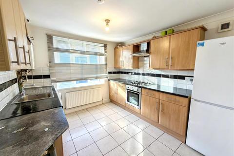 2 bedroom flat for sale, Warren Road, London