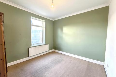 2 bedroom flat for sale, Warren Road, London