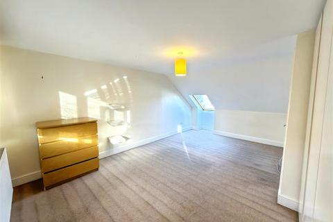 2 bedroom flat for sale, Warren Road, London