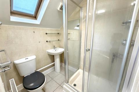 2 bedroom flat for sale, Warren Road, London