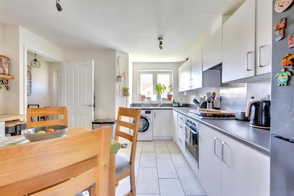Kitchen 2.jpeg