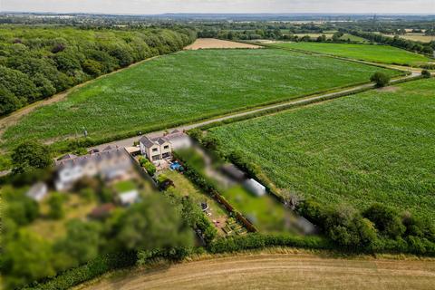 undefined, Honeyburge, Aylesbury HP18