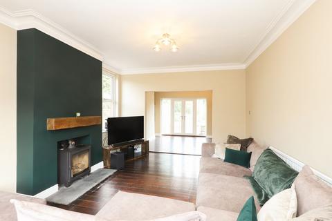 105 Ashgate Road, Chesterfield, S40 4AH