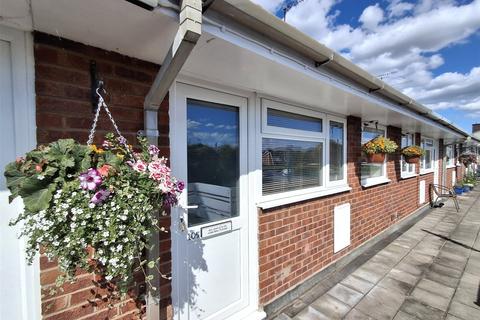 2 bedroom flat for sale, Lower Lickhill Road, Stourport-on-Severn, Worcestershire, DY13