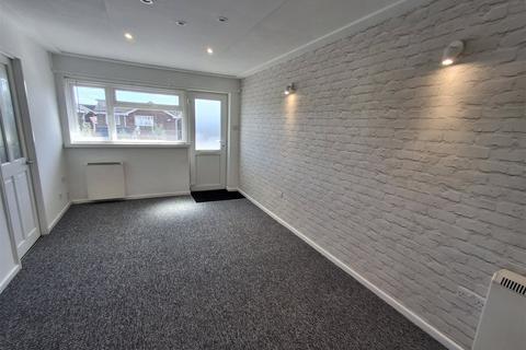 2 bedroom flat for sale, Lower Lickhill Road, Stourport-on-Severn, Worcestershire, DY13