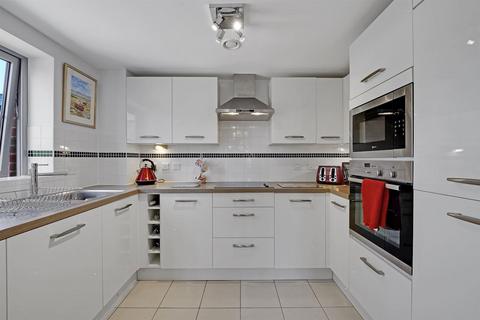 2 bedroom apartment for sale, Kingston Road, Raynes Park, London