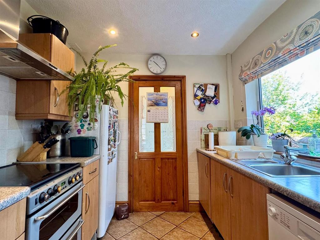 Kitchen (1).jpg