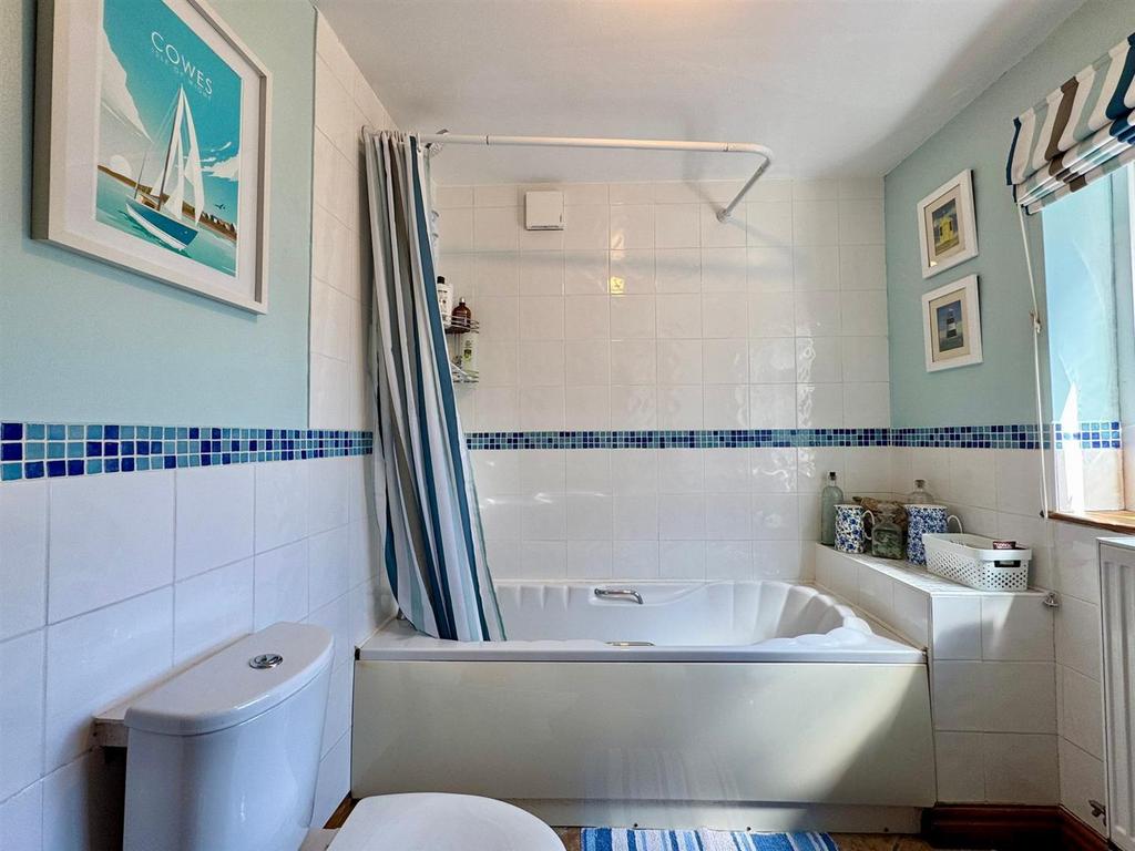 Bathroom (1).jpg