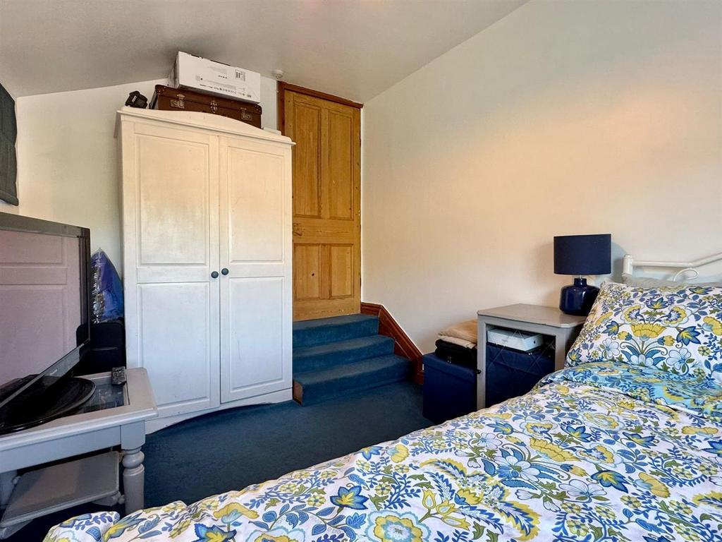 Bedroom 2 (2).jpg