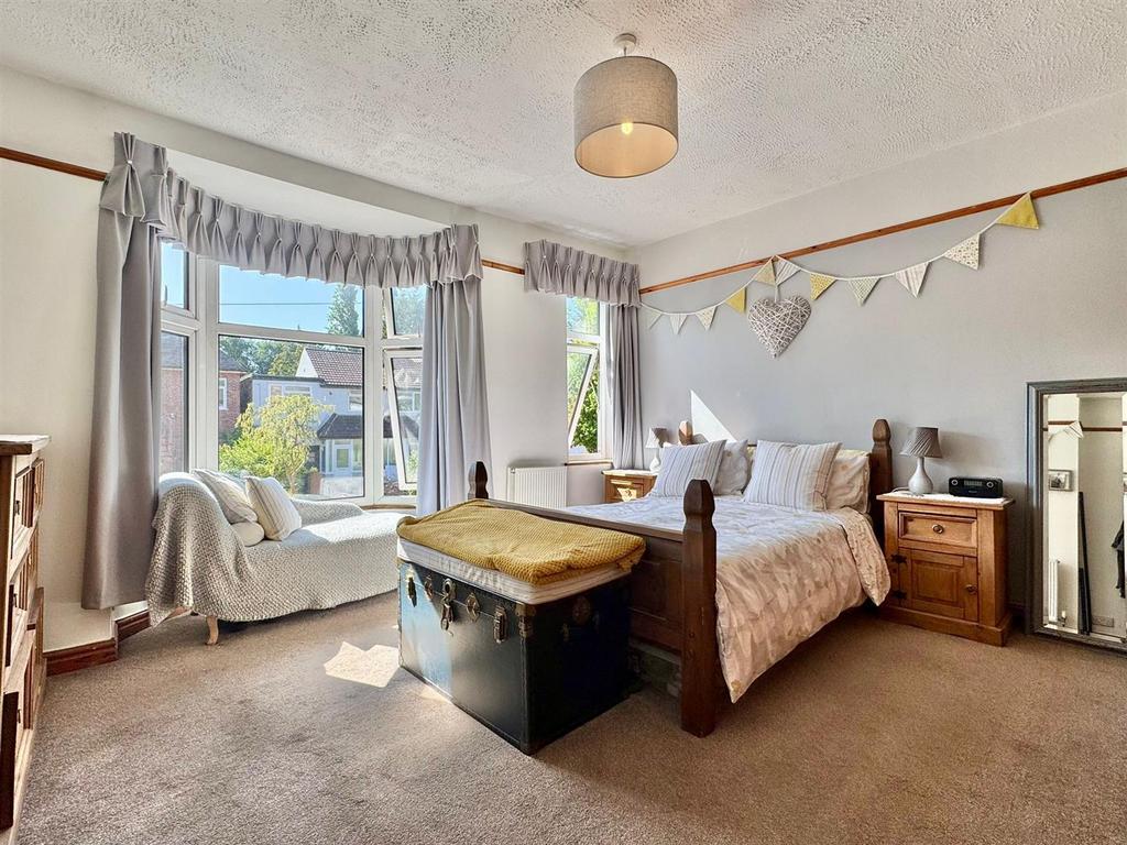 Bedroom 1 (1).jpg
