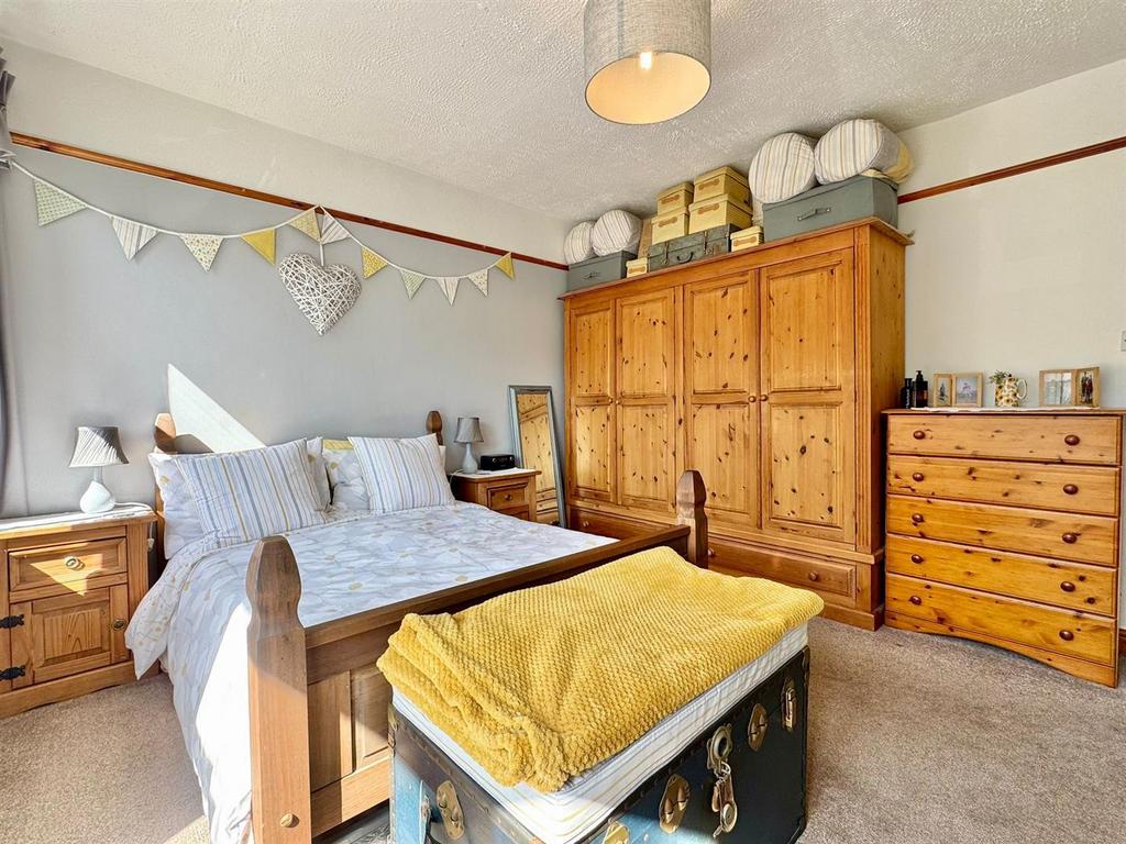 Bedroom 1 (2).jpg