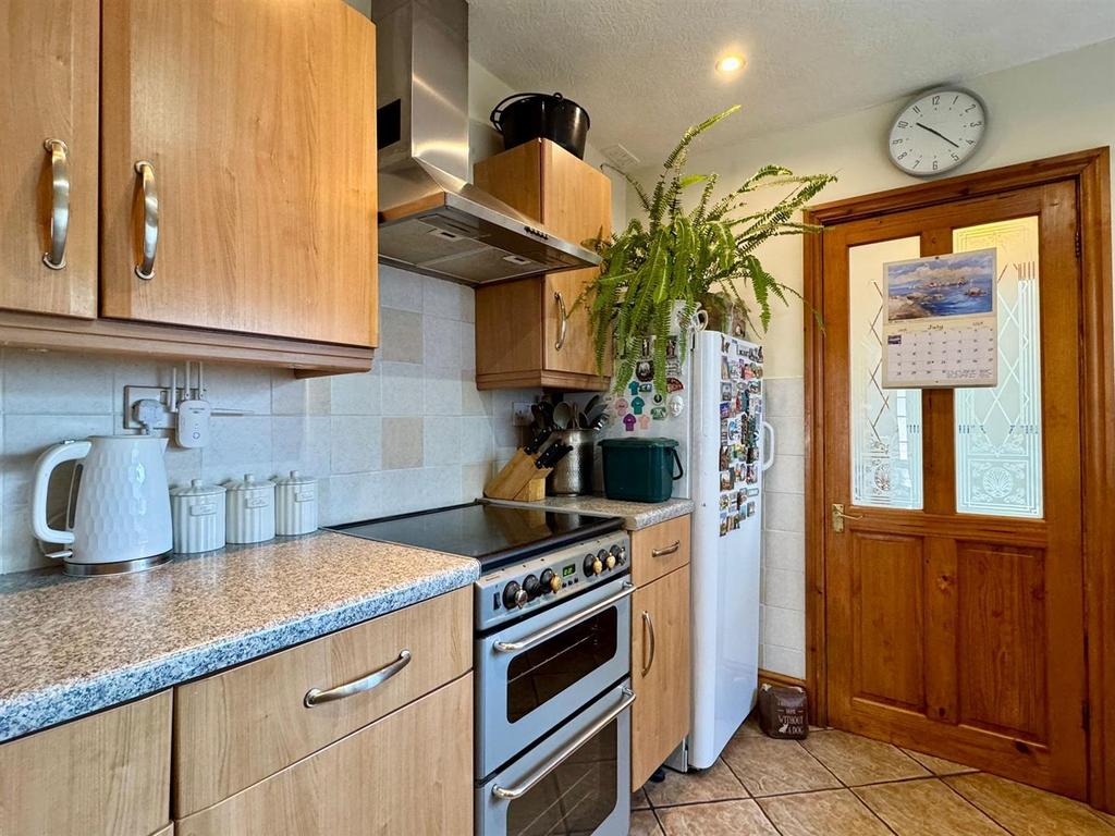 Kitchen (3).jpg