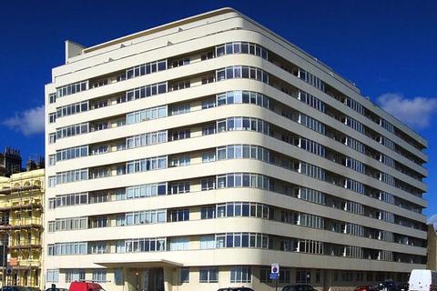 3 bedroom flat to rent, Embassy Court, Kings Road, Brighton