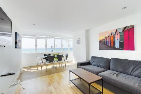 3 bedroom flat to rent, Embassy Court, Kings Road, Brighton