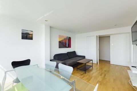 3 bedroom flat to rent, Embassy Court, Kings Road, Brighton