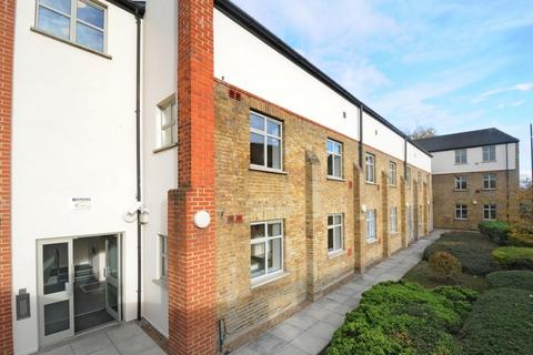 Studio to rent, Bell Green, Lower Sydenham, London, SE26