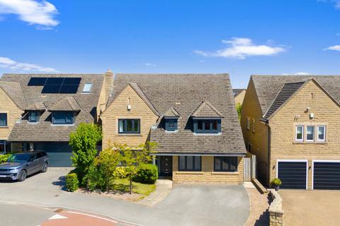 25 Balmoral Crescent, Lodge Moor, Sheffield, S10 4NE