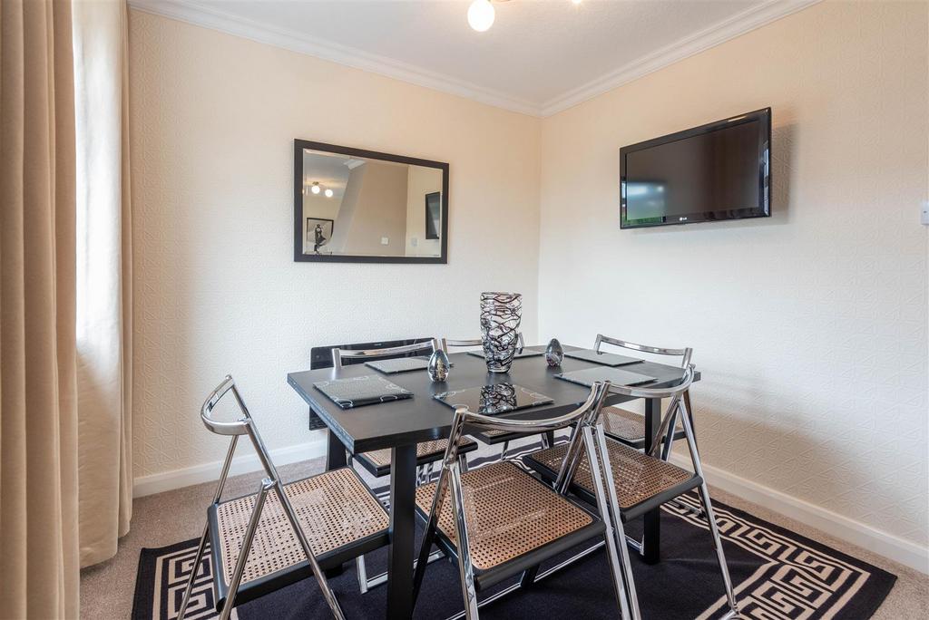 Lounge/Dining Room