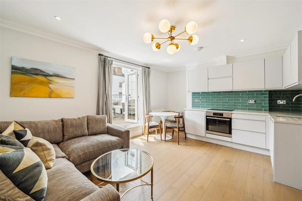 Abingdon Road, Kensington, W8 1 bed apartment - £2,817 pcm (£650 pw)