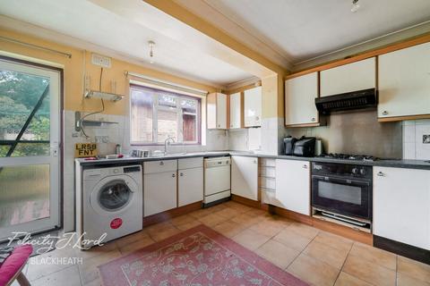 3 bedroom end of terrace house for sale, Indus Road, London