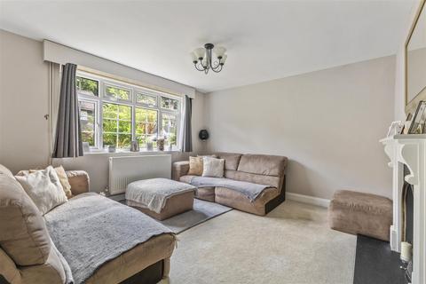 22 Lyfield, Oxshott, Leatherhead, KT22 0SH