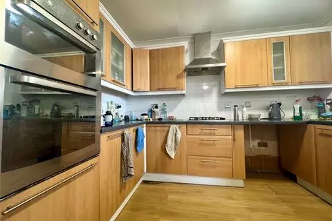 1 bedroom in a house share to rent - View 4