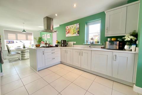 4 bedroom detached house for sale, Sir Howel Crescent, Caldicot NP26