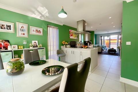 4 bedroom detached house for sale, Sir Howel Crescent, Caldicot NP26
