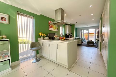 4 bedroom detached house for sale, Sir Howel Crescent, Caldicot NP26