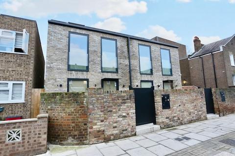 undefined, Kings Road, Tottenham, London, N17