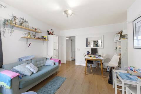 2 bedroom maisonette for sale, Brockham Close, Wimbledon, SW19