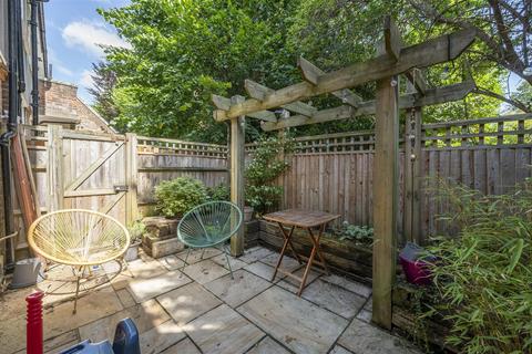 2 bedroom maisonette for sale, Brockham Close, Wimbledon, SW19