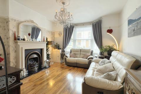 7 Central Road, Hugglescote, Coalville, LE67 2FH