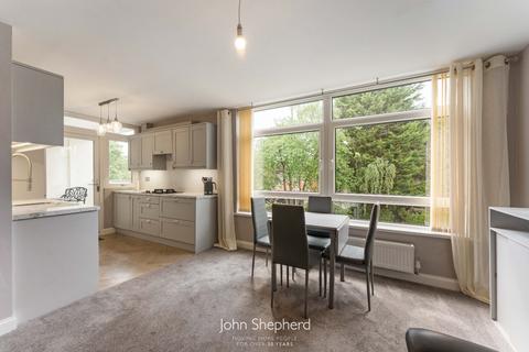 3 bedroom flat for sale, Chelmscote Road, Solihull, West Midlands, B92
