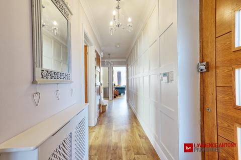 4 bedroom detached house for sale, High Road, Hockley, SS5