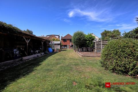 4 bedroom detached house for sale, High Road, Hockley, SS5