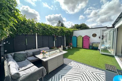 4 bedroom semi-detached house for sale, Old Dean, Bovingdon HP3