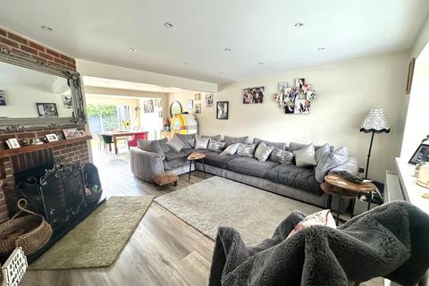 4 bedroom semi-detached house for sale, Old Dean, Bovingdon HP3