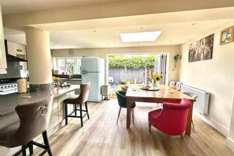 4 bedroom semi-detached house for sale, Old Dean, Bovingdon HP3