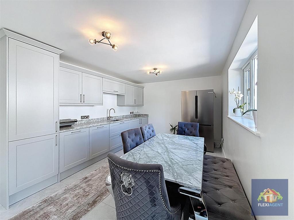 Dine/Extended Kitchen