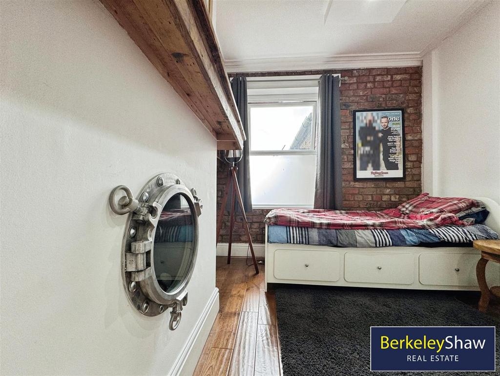 Bedroom 1 (2)