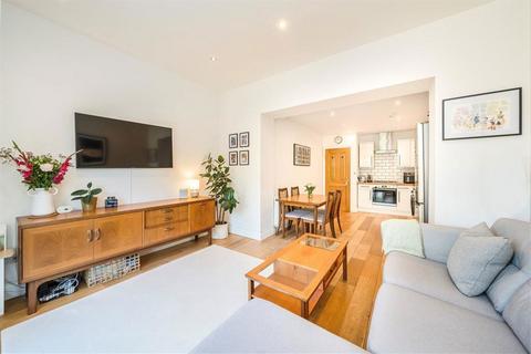 Flat 2, 42 Wellington Gardens, London, SE7 7PH