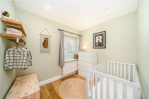 Flat 2, 42 Wellington Gardens, London, SE7 7PH