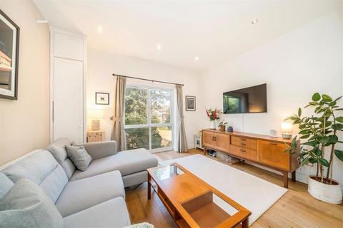Flat 2, 42 Wellington Gardens, London, SE7 7PH
