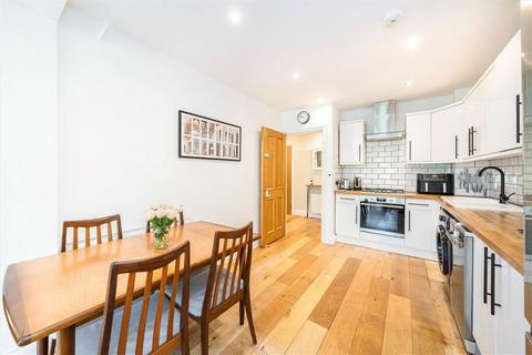 Flat 2, 42 Wellington Gardens, London, SE7 7PH