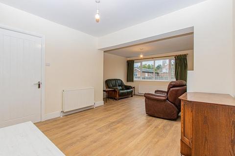 2 bedroom end of terrace house for sale, Lansbury Drive, Hayes UB4