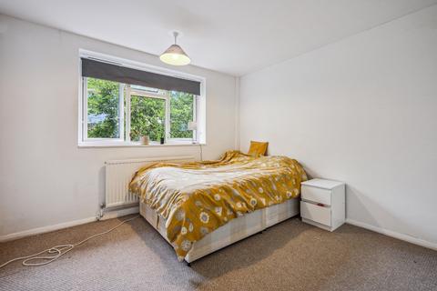 2 bedroom flat for sale, Portinscale Road, London