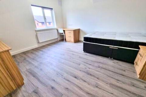 3 bedroom property to rent, Hessle Road, Leeds LS6