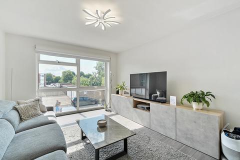 5 Chanctonbury Gardens, Sutton, SM2 6RG