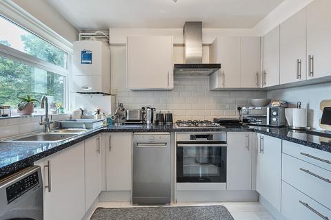5 Chanctonbury Gardens, Sutton, SM2 6RG